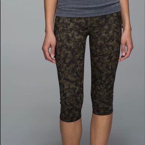 Lululemon Run: Top Speed Crop mystic jungle sz 8